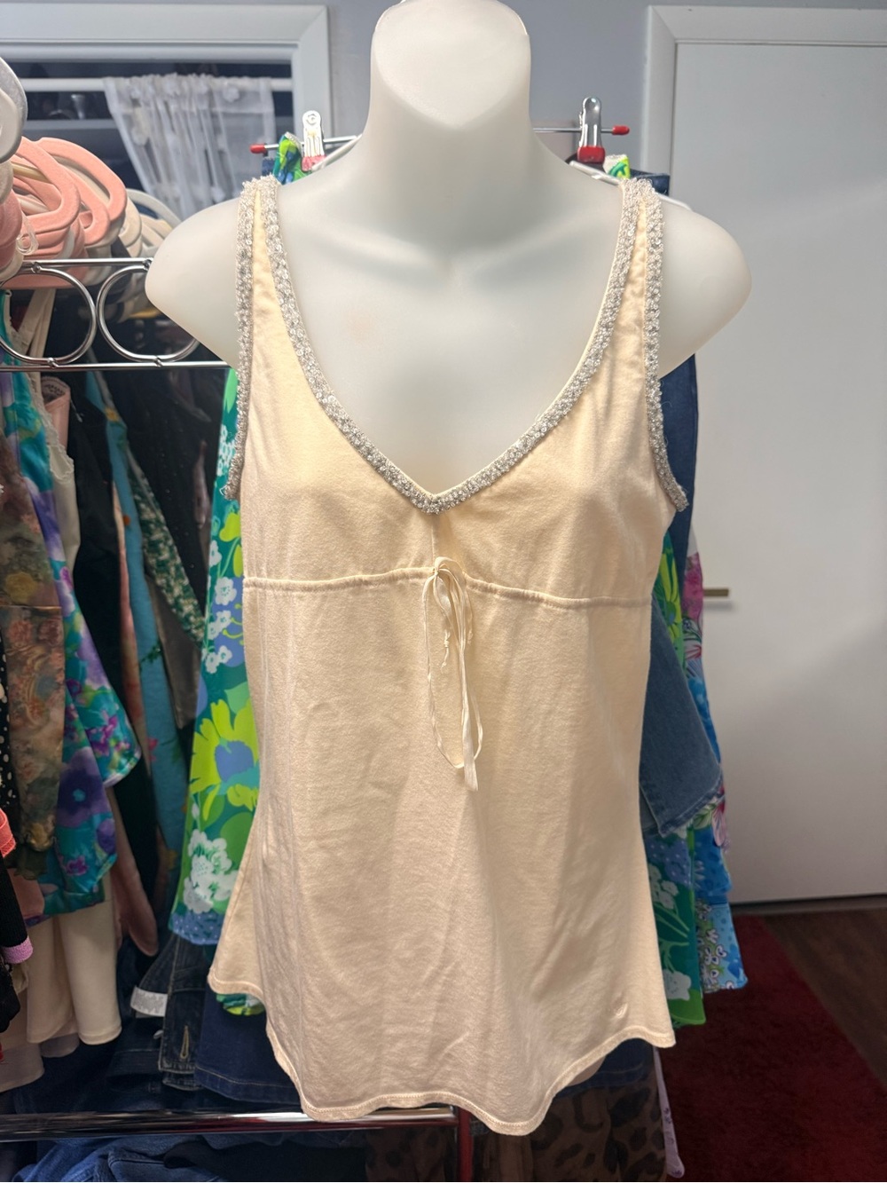 Vintage Y2K Abercrombie & Fitch Cream V-Neck Beaded Trim Tank Top